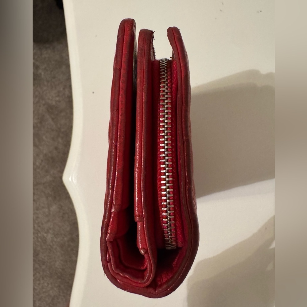 Chanel Small Classic Red Quilted Leather Wallet - Authentic - Picture 4 of 16